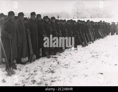 Spatenstich und Eröffnung einer Baustelle der Reichsautobahn in Ostpreußen von Gauleiter Koch Heinrich Hoffmann fotografiert 1933 Adolf Hitlers offizieller Fotograf und ein Nazi-Politiker und Verleger, der Mitglied des innigen Hitlerkreises war. Stockfoto