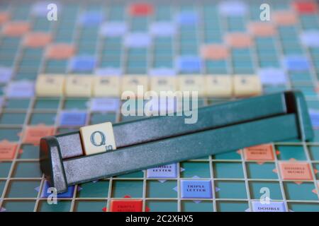 Scrabbles Buchstaben Kachel - Buchstabe Zeichen Q Stockfoto