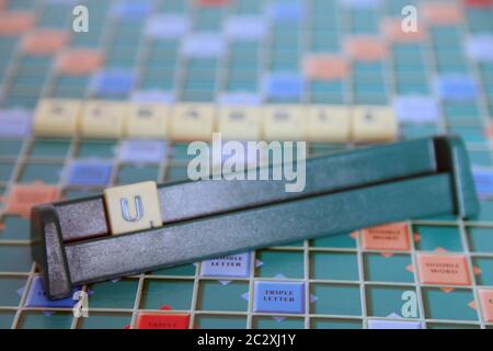 Scrabbles Buchstaben Kachel - Buchstabe Zeichen U Stockfoto