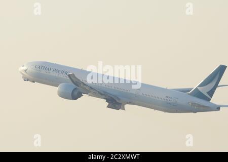 Cathay Pacific Abfahrt aus Hongkong Stockfoto