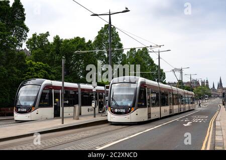 Edinburgh Straßenbahnen an der Princes Street, Schottland, Großbritannien Stockfoto