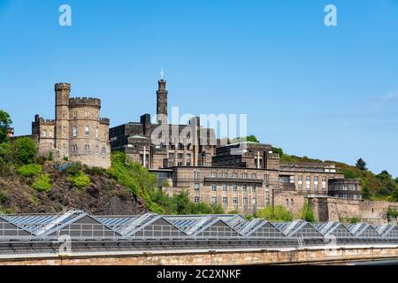 Blick auf St AndrewÕs House, wo die schottische Regierung auf Calton Hill in Edinburgh, Schottland, Großbritannien, basiert Stockfoto