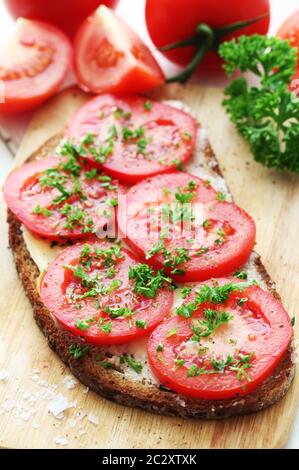 Brot Mit Tomaten Stockfoto