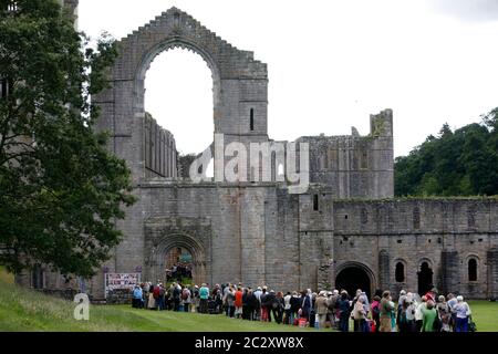 Die Antiques Roadshow in Fountains Abbey und Studley Royal Park. Stockfoto