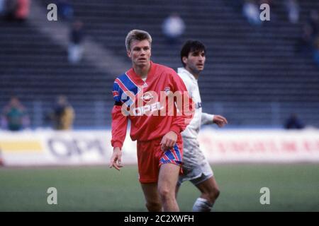 München, Deutschland. Mai 2020. Fuvuball, firo: 20.02.1993 Fuvuball, 1. Bundesliga, 1992/1993, 92/93 Rvºckrunde, 18. Spieltag, Archivbilder, Archivfoto FC Bayern Mvºnchen - Bayer 05 Uerdingen 2: 0 Thomas Helmer, Halbfigur Quelle: dpa/Alamy Live News Stockfoto