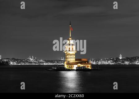 Der Maiden Tower von Istanbul, Kontrast nacht Farben. Stockfoto