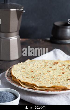 Mohn cremefarben (Jalois). Pfannkuchen mit Mohn Stockfoto