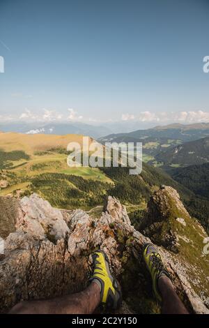Berühmte Bergaussicht vom Wandern die Seceda-Wege in den Dolomiten in Norditalien während der Goldenen Stunde des Sonnenuntergangs Stockfoto