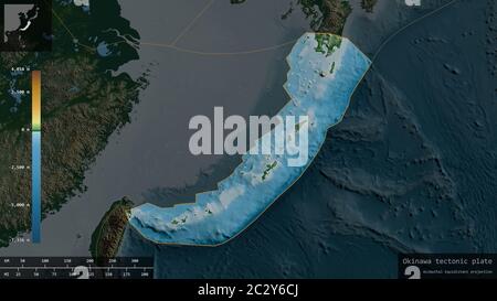 Okinawa-Plattenform, umrissen auf einem abgedunkelten und entsätteten Hintergrund der physischen Karte mit informativen Überlagerungen. 3D-Rendering Stockfoto