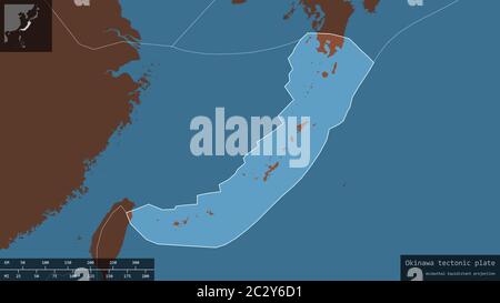 Okinawa-Plattenform, umrissen auf einem abgedunkelten und entsätteten Hintergrund der Musterkarte mit informativen Überlagerungen. 3D-Rendering Stockfoto