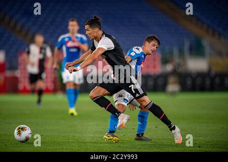 Cristiano Ronaldo dos Santos Aveiro (Juventus) Diego Demme (Napoli) während des italienischen "Italien Cup Finales" zwischen Napoli 4-2 Juventus am 17. Juni 2020 in Rom, Italien. Quelle: Maurizio Borsari/AFLO/Alamy Live News Stockfoto