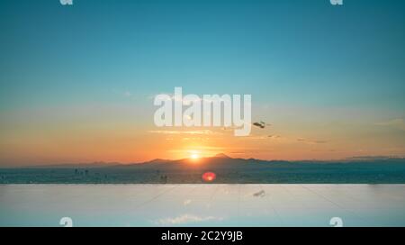 Shibuya Scramble Square wurde im November 2019 in Shibuya, Tokio, Japan eröffnet. Die Dachterrasse 'Shibuya Sky' kann die Aussicht von 229m über der übernehmen Stockfoto