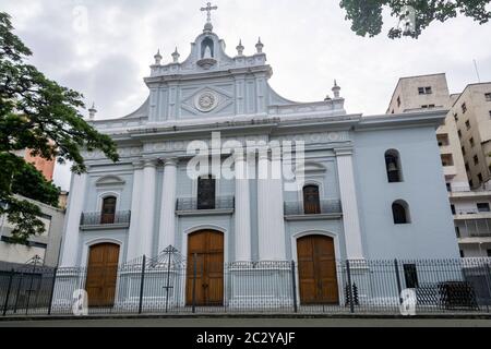 17. Juni 2020, Caracas, Hauptstadt des Districtes, Venezuela: Die Kirche der Muttergottes von Candelaria, die sich im sogenannten historischen Zentrum von Caracas befindet, wo die sterblichen Überreste von Dr. Jose Gregorio Hernandez, einem Nachkommen von Canarios, Einer der bekanntesten Ärzte des Landes und Symbol des lokalen Katholizismus, erhielt 1986 den Titel des Ehrwürdigen von Papst Johannes Paul II. (Bild: © Jimmy Villalta/ZUMA Wire) Stockfoto