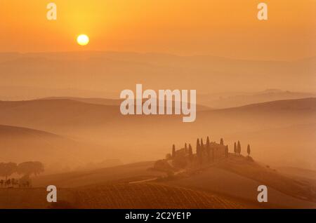 Sonnenaufgang in der Toskana, San Quirico d'Orcia, Italien Stockfoto