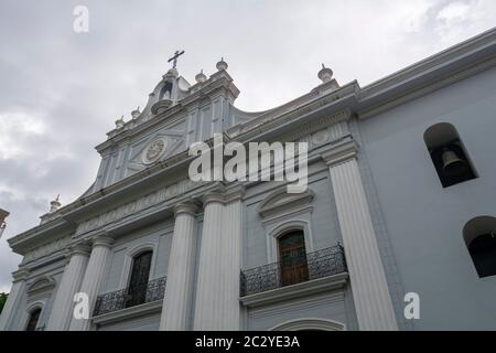 Caracas, Distrito Capital, Venezuela. Juni 2020. Die Kirche unserer Lieben Frau von Candelaria, die sich im sogenannten historischen Zentrum von Caracas befindet, wo die sterblichen Überreste von Dr. Jose Gregorio Hernandez, einem Nachkommen von Canarios, einem der bekanntesten Ärzte des Landes und Symbol des lokalen Katholizismus, 1986 von Papst Johannes Paul II. Den Titel Ehrwürdige verliehen.Credit: Jimmy Villalta/ZUMA Wire/Alamy Live News Stockfoto