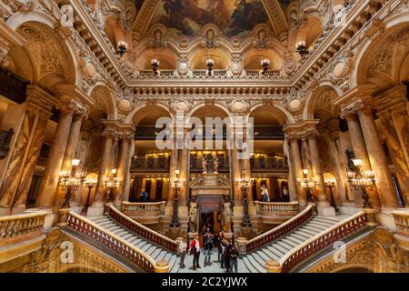 Das prunkvolle Interieur der Opéra Garnier in Paris, Frankreich Stockfoto