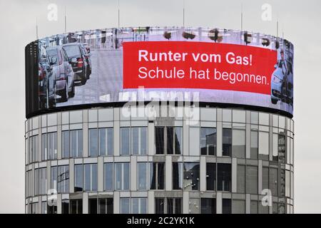 Funke Medienturm mit der größten Nachrichtenwand in Deutschland, Essen, Ruhrgebiet, Deutschland, Europa Stockfoto