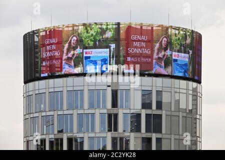 Funke Medienturm mit der größten Nachrichtenwand in Deutschland, Essen, Ruhrgebiet, Deutschland, Europa Stockfoto