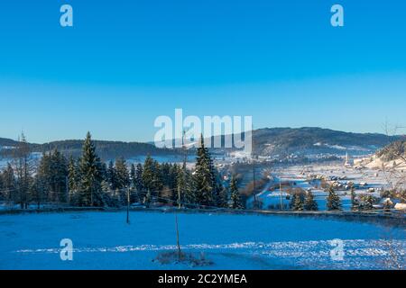 Eine fantastische Winterlandschaft von Ortoaia, Dorna Arini, Kreis Suceava, Rumänien Stockfoto