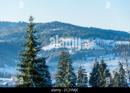 Eine fantastische Winterlandschaft von Ortoaia, Dorna Arini, Kreis Suceava, Rumänien Stockfoto