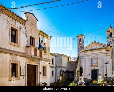 12. Januar 2019 - Ariccia, Latium, Italien - die Gemeinde und das Stadttheater Gian Lorenzo Bernini, untergebracht in einer entweihter Kirche. Brunnen Stockfoto