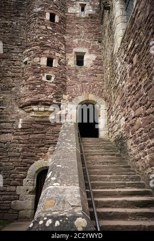 Innenräume jetzt in einem Zustand der Ruine, Doune Castle, Stirling, Schottland, Großbritannien, Europa Stockfoto