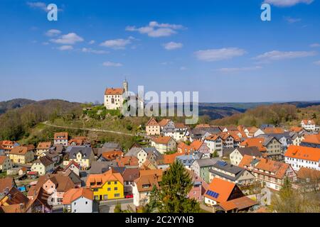 Aussichtspunkt Gernerfels, Goessweinstein mit Schloss, FrankenSchweiz, Oberfranken, Franken, Bayern, Deutschland Stockfoto