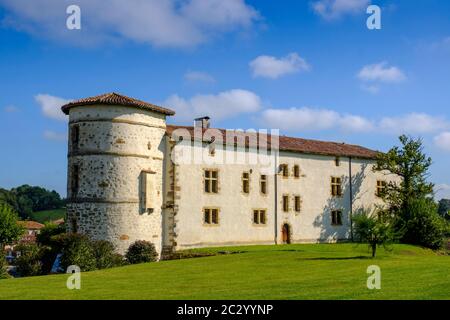 Rathaus, Espelette, Pyrenees-Atlantiques. Region Nouvelle-Aquitaine, Pays Baskenland, Baskenland, Frankreich Stockfoto