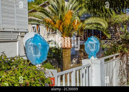 Istanbul, Türkei - 13. Februar 2020: Villa in Erhaltung erwartet Mieter für Sommerferien, Adalar District, Buyukada Island, einer der Th Stockfoto