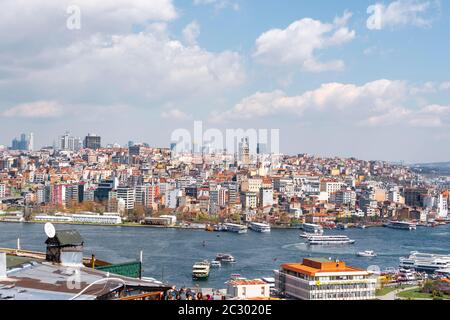 Blick von der Sueleymaniye Moschee über die Stadt mit Galata Tower, Istanbul, Europäischer Teil, Istanbul Provinz, Türkei Stockfoto