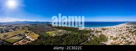 Luftaufnahmen, Can Picafort, Bucht und Landwirtschaft, Mallorca, Balearen, Spanien Stockfoto