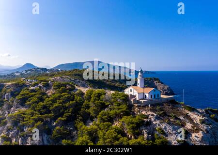 Luftaufnahme, Leuchtturm Far de Capdepera mit Klippen, Cala Ratjada, Mallorca, Balearen, Spanien Stockfoto