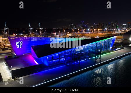 Drohnenfoto Hafen von Miami Royal Caribbean Cruise Ship Terminal Stockfoto