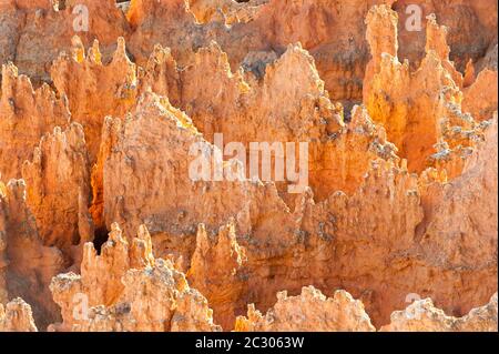 Geologie, Erosionslandschaft, Rand des Paunsaugunt-Plateaus, leuchtend rote Sandsteinpyramiden, Silent City am Sunset Point, Hoodoos, Bryce Canyon Stockfoto