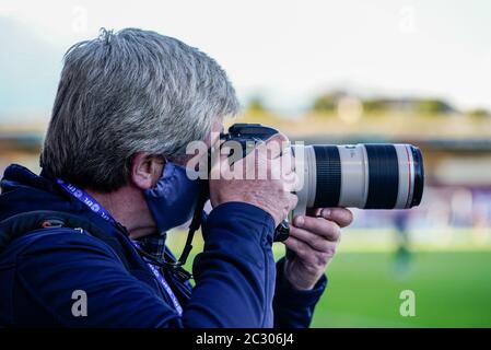 Northampton, Großbritannien. Juni 2020. Fotograf vor Spiel während der Sky Bet League 2 Play Off Semi Final erste Etappe Spiel zwischen Northampton Town und Cheltenham Town im Sixfields Stadium, Northampton am 18. Juni 2020. Foto von David Horn. Kredit: Prime Media Images/Alamy Live Nachrichten Stockfoto