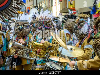 Guggenmusiker spielen Musik in der Altstadt, Karneval, Guedismaentig, Luzerner Karneval, Luzerner, Schweiz Stockfoto