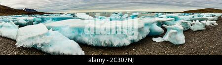 Geerdete Eisberge in Dundas Harbour, Devon Island, Nunavut, Kanada Stockfoto