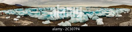 Geerdete Eisberge in Dundas Harbour, Devon Island, Nunavut, Kanada Stockfoto