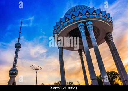 Gedenkstätte für die Opfer von Unterdrückung und Fernsehturm in Taschkent, Usbekistan Stockfoto