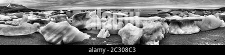 Geerdete Eisberge in Dundas Harbour, Devon Island, Nunavut, Kanada Stockfoto