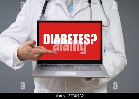 Nahaufnahme Des männlichen Doktor-Holding-Laptops Mit Diabetes-Text Stockfoto