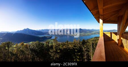 Blick vom Aussichtsturm Kulmspitze ins Mondseeland und Schafberg, Mondsee, Salzkammergut, Oberösterreich, Österreich Stockfoto