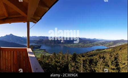 Blick vom Aussichtsturm Kulmspitze ins Mondseeland, Mondsee, Salzkammergut, Oberösterreich, Österreich Stockfoto