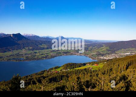 Blick vom Aussichtsturm Kulmspitze ins Mondseeland, Mondsee, Salzkammergut, Oberösterreich, Österreich Stockfoto