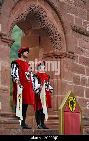 Herald Trompeten im Stück der Reichstag von 1180, historische Stadtfest, Kaiserpfalz, Barbarossaburg, Gelnhausen, Hessen, Deutschland Stockfoto