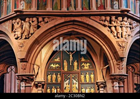 Apostolischer Altar oder Laienaltar im Rood Screen, romanische Marienkirche, Gelnhausen, Main-Kinzig-Kreis, Hessen, Deutschland Stockfoto