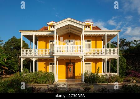 Gut erhaltene Kolonialgebäude, das Zimmer zur Miete, Cienfuegos, Kuba bietet Stockfoto