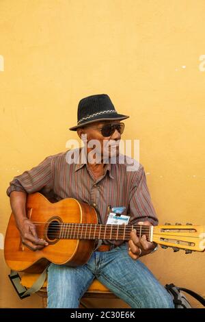 Busfahrer in Habana Vieja, Havanna, Kuba Stockfoto