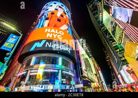 NASDAQ MarketSite, Nasdaq Stock Market, Börse, Times Square bei Nacht, Midtown Manhattan, New York City, New York State, USA Stockfoto