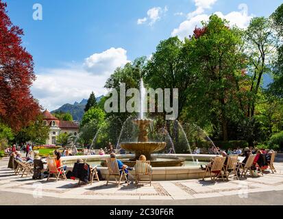 Alpen Solespringbrunnen und Wandelhalle im Kurpark, Kurpark Bad Reichenhall, Bad Reichenhall, Berchtesgadner Land, Oberbayern, Bayern Stockfoto